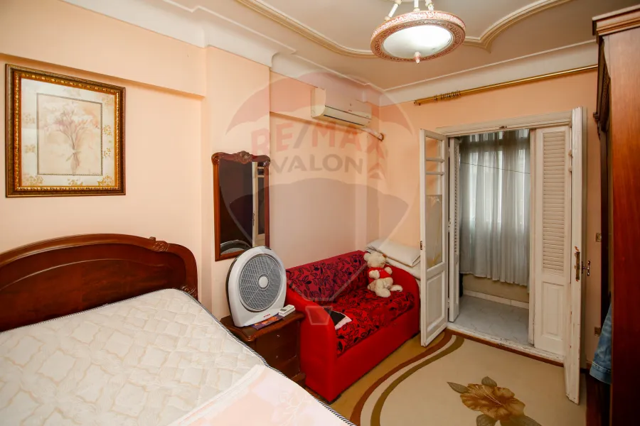 شقة للبيع 165 م كامب شيزار (ش بورسعيد الرئيسي - عمارة براند)