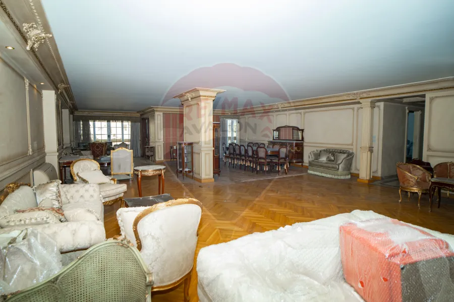 شقة للبيع 636م سموحة (ش البرت الاول - عمارات البارون)