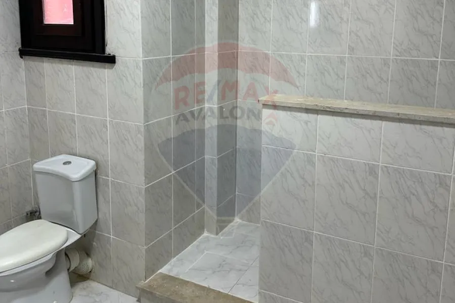 فيلا ستاند الون للبيع (قرية فالنسيا - الكيلو 57) 350 م