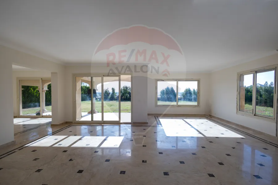 فيلا ستاند الون للبيع 1,300 م كينج مريوط (اليكس ويست - انطونيادس نموذج V2)