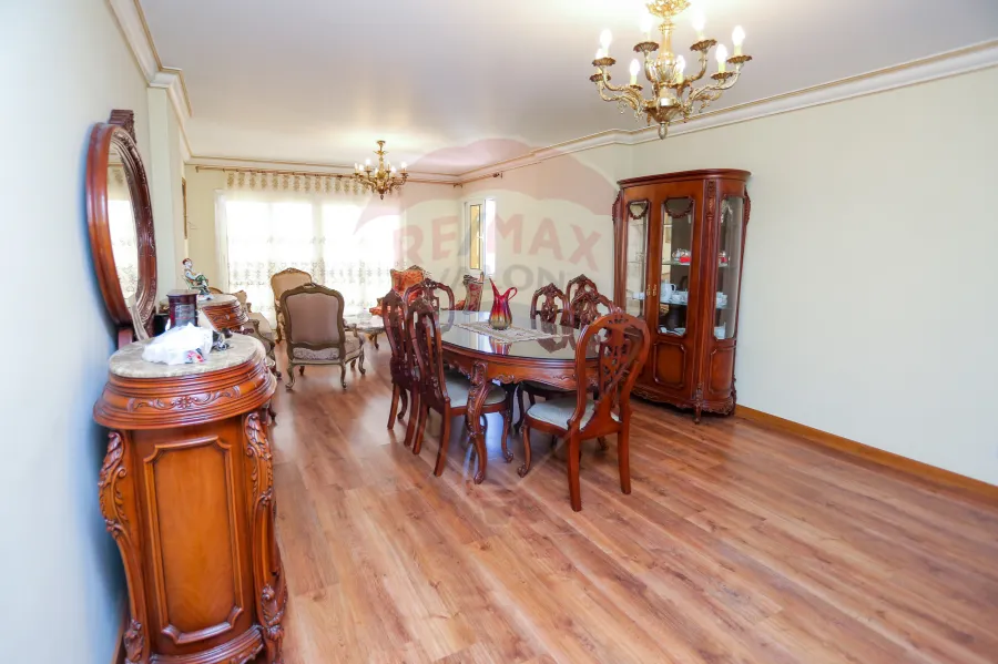 شقة للبيع 194 م زيزينيا (كومباوند بشارع ابو قير الرئيسي)