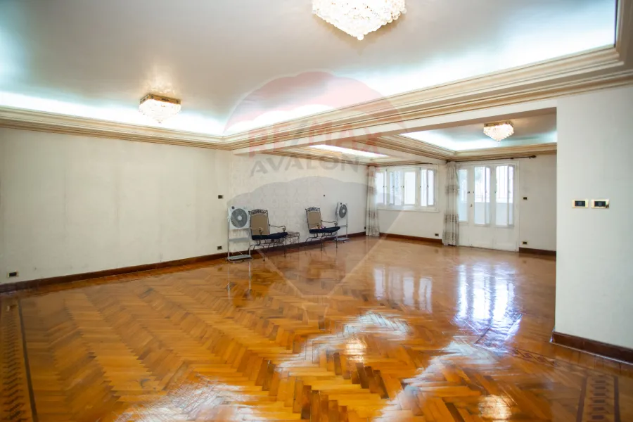 شقة مسجلة للبيع 271 م رشدي (المعسكر الرومانى)