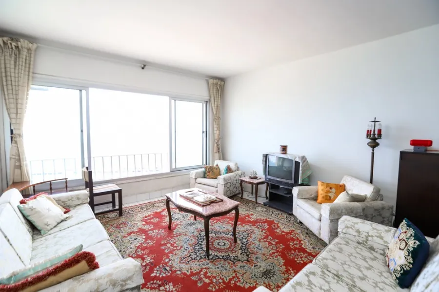 شقة مفروش للإيجار100م جليم ( علي البحر مباشرة)