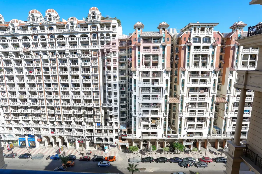 شقة للبيع 255 م سموحة (شارع فوزى معاذ الرئيسي)