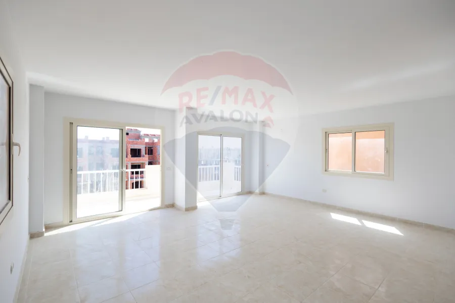 شاليه للبيع الساحل (سيدى عبد الرحمن - قرية اجورا)