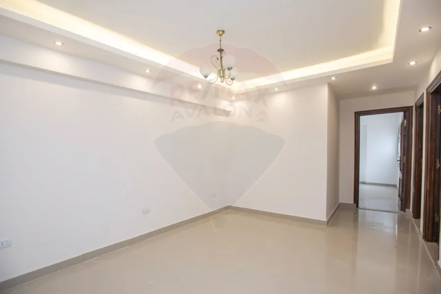 شقة للايجار 220 م كفر عبده (ش سانت جينى)