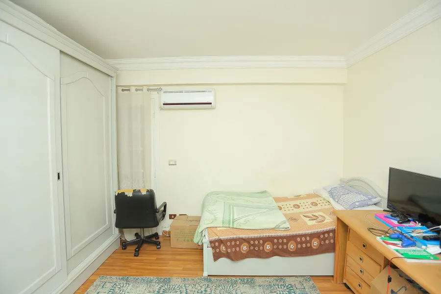 شقة للبيع 215م رشدي (عمارة عزيز شنوده)