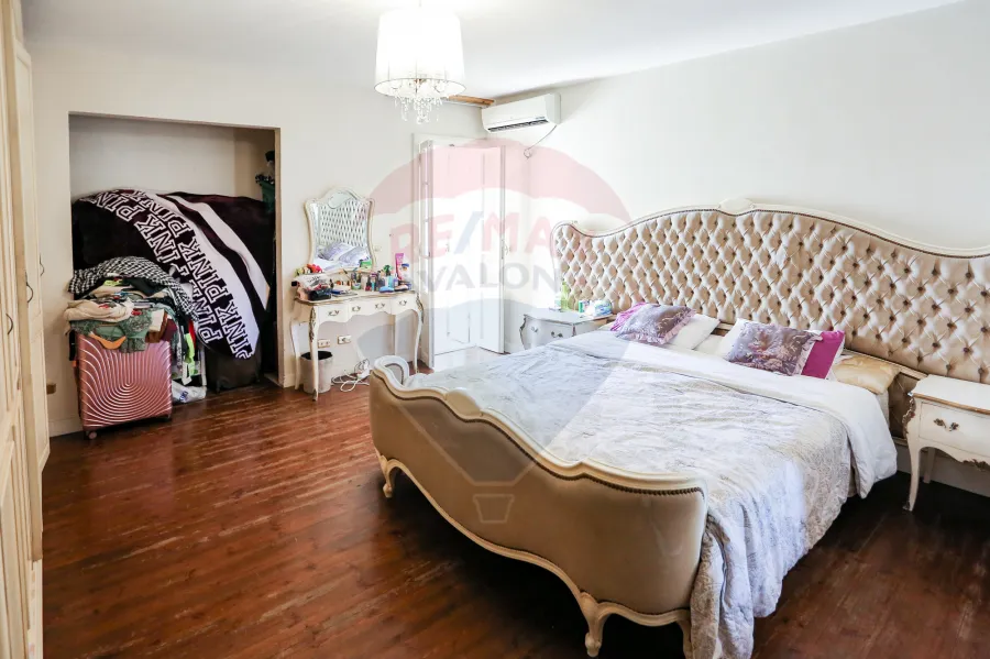 Apartment For Sale 219 m Smouha (50's St)