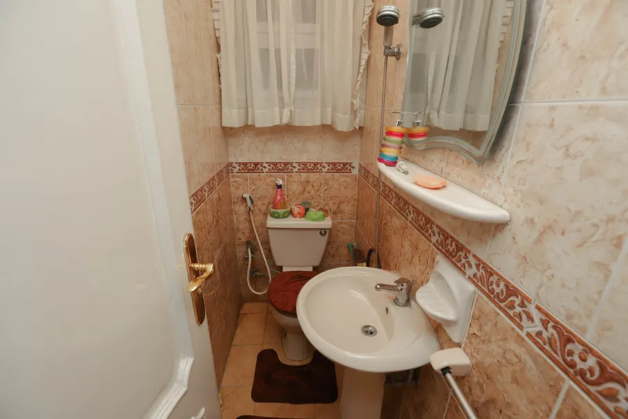 شقة للبيع 250م الإبراهيمية صافى (ش أبو قير الرئيسى)