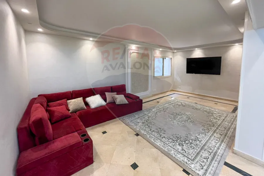 شقة أرضي مرتفع للبيع 200م + 165م حديقة لوران