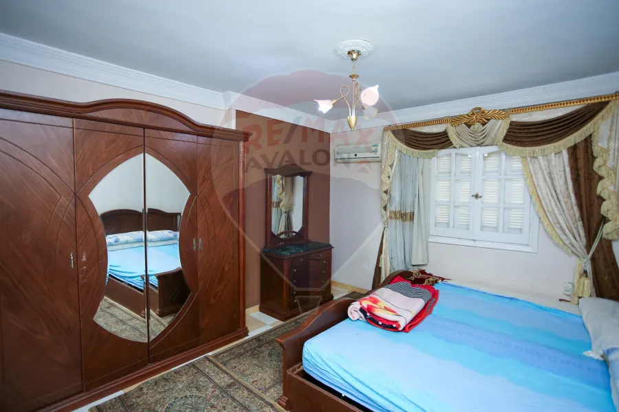 شقة للبيع 208 م رشدي (ش عبد العزيز عجمية)