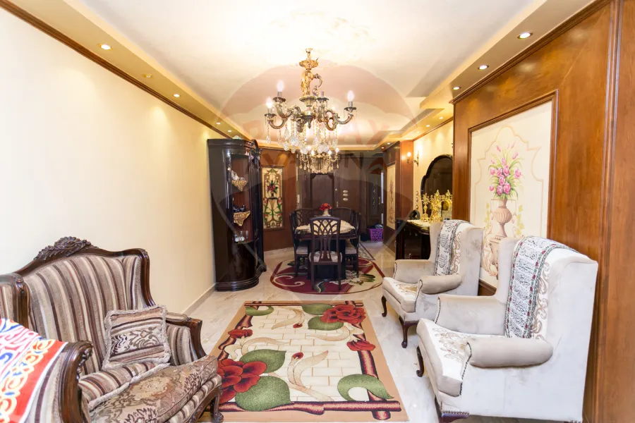 شقة للبيع  150 م كامب شيزار ( بجوار مستشفى الأنباتكلا )