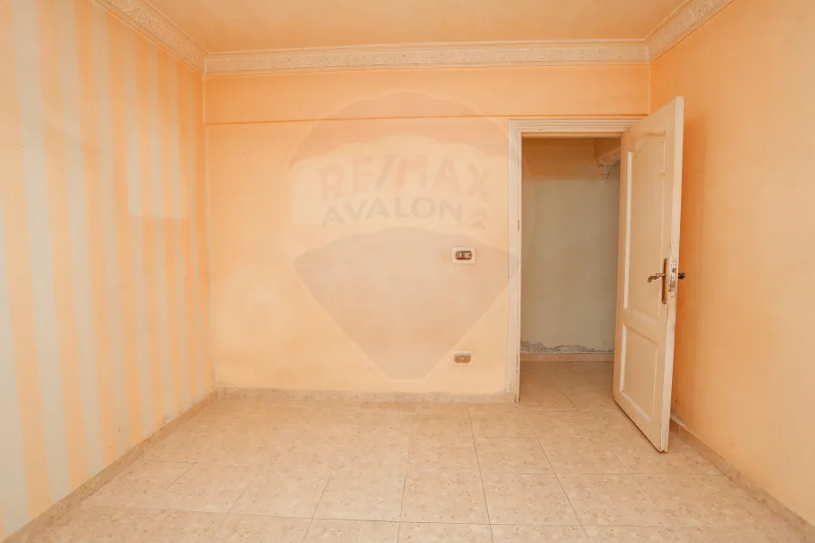 شقة للإيجار المفروش 142م  سموحة (شارع هيلتون بلازا)