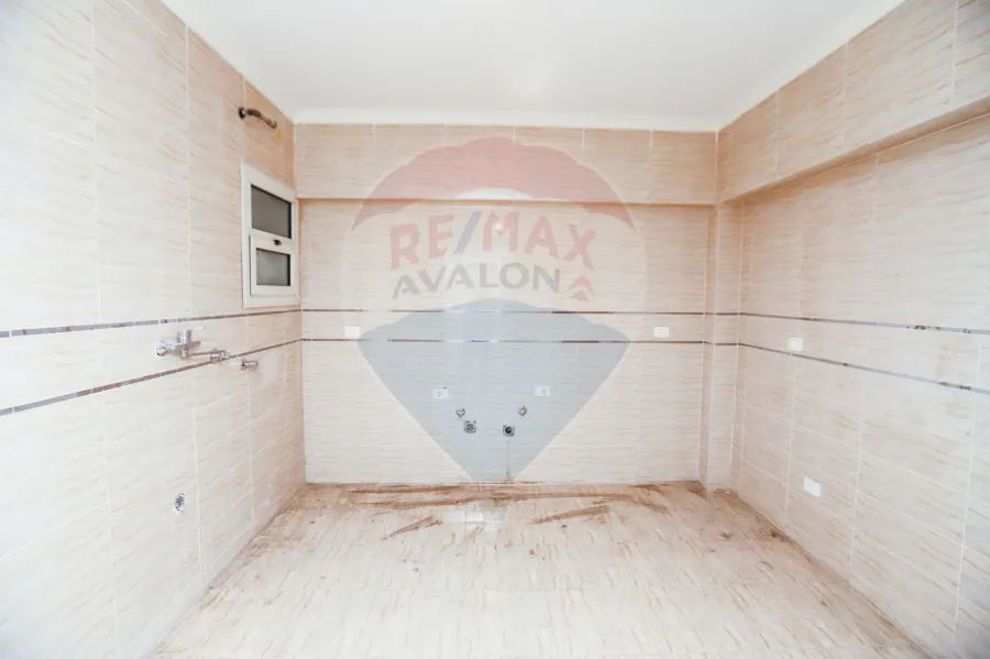 شقة للبيع 255 م جليم ( شارع ابو قير الرئيسي )