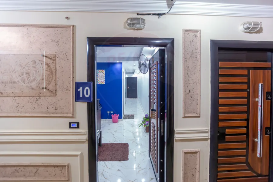 (شقة للبيع 130 م محطة الرمل ( برج الهندى - شارع شكور