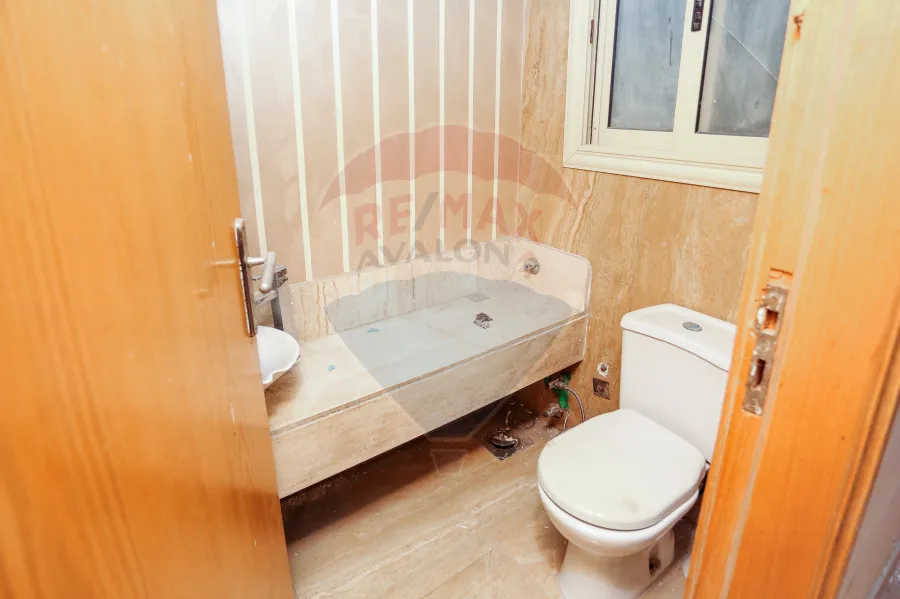 شقة للإيجار 315 م  كفر عبده (ش قرداحى - خطوات من شارع ابوقير الرئيسي)