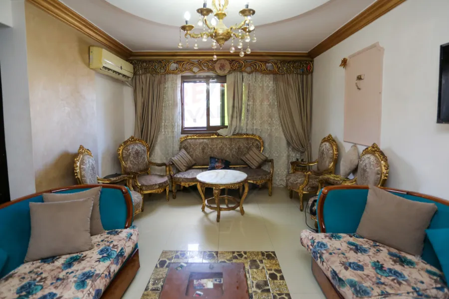 شقة للبيع 135 م جناكليس (ش عمر المختار)