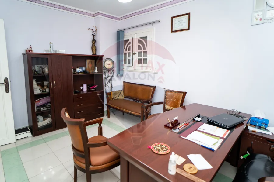 يزان إداري للبيع 120 م كامب شيزار (شارع كلية الهندسه احمد قمحه الرئيسي - بالقرب من الترام وشارع ابوقير والبحر)