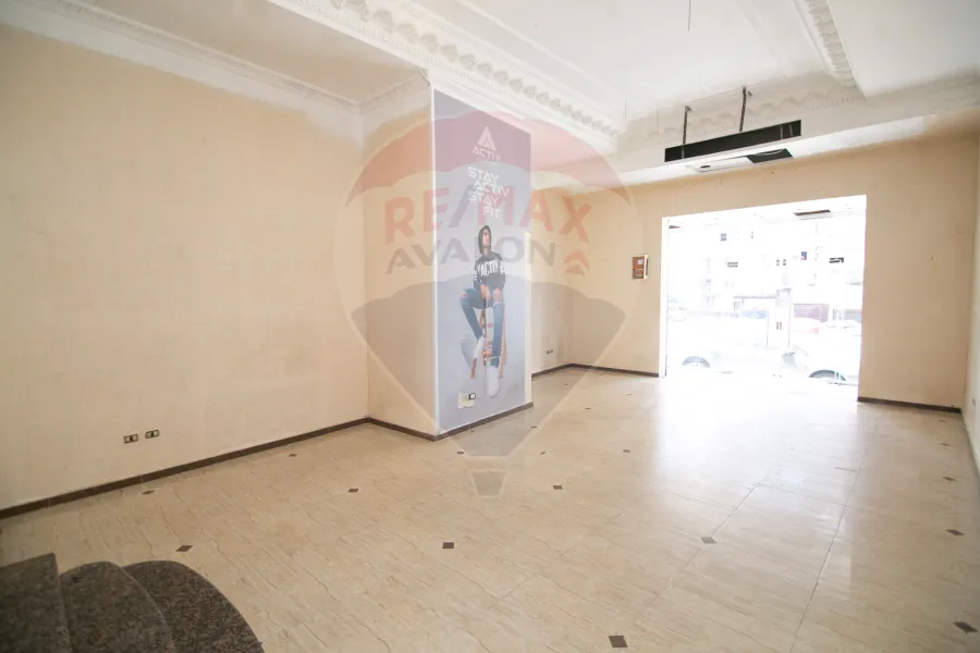 محل للإيجار 103 م لوران (على الترام مباشرة)