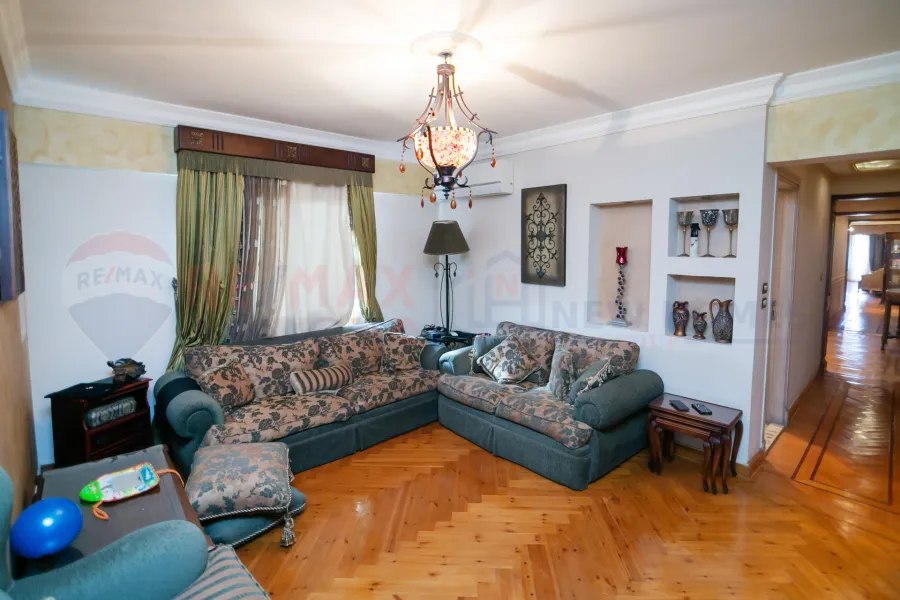 Apartment for sale 240 m Kafr Abdo (Sakina Bnt Al-Hussein st.)