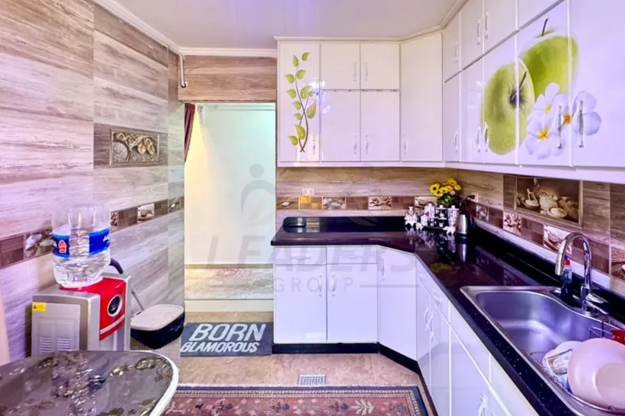 شقة للايجار المفروش 200 م سبورتنج (خطوات من نادي سبورتنج)