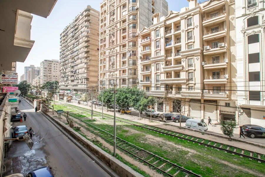 ميزان تجاري 870 م للبيع - رشدي (ش احمد شوقي - على الترام مباشرة)