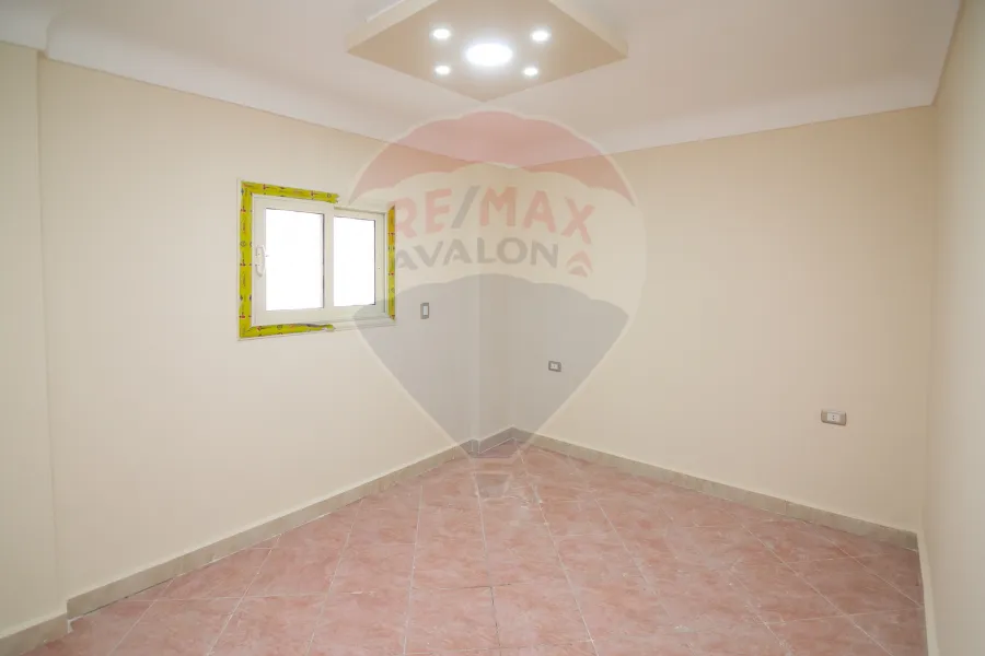 شقة للبيع 140 م  سيدي بشر (ش خالد بن الوليد)