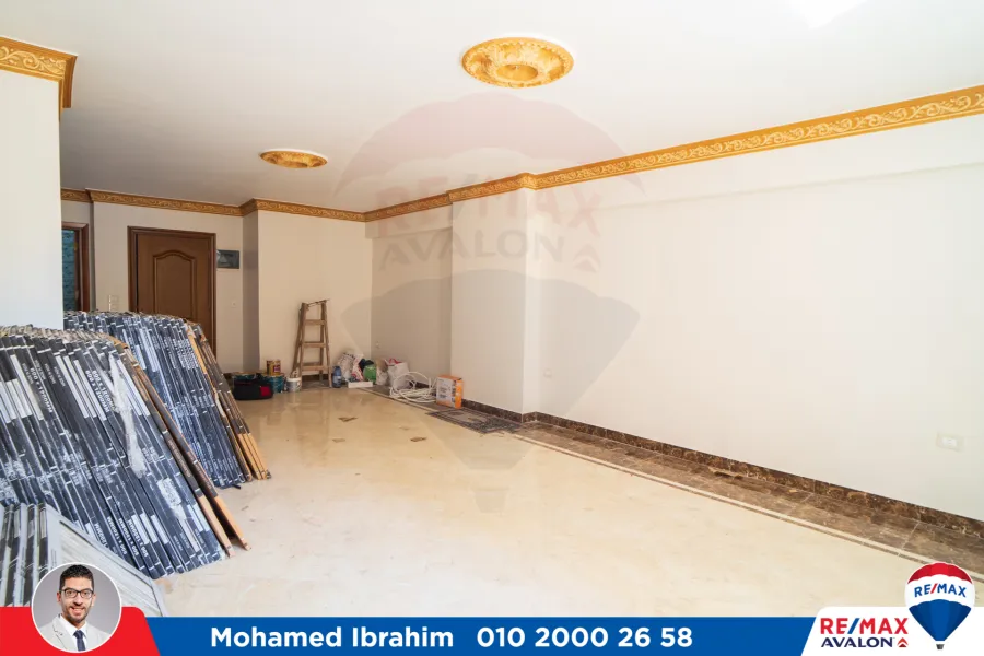 شقة اداري للايجار 220 م سموحة (ش ادمون فريمون)