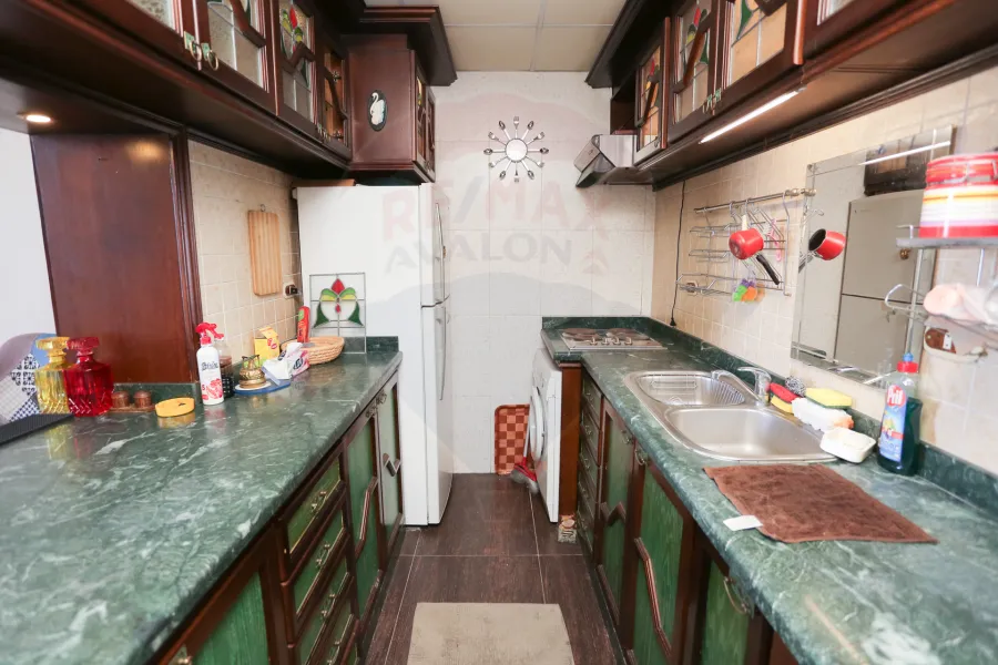 Apartment For rent 100 m Al Mansheya (directly on the sea)