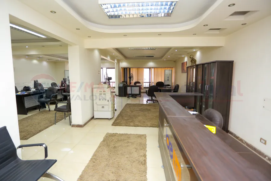 شقة للبيع  300 م لوران (ش الاقبال)- تصلح سكني او مكتب