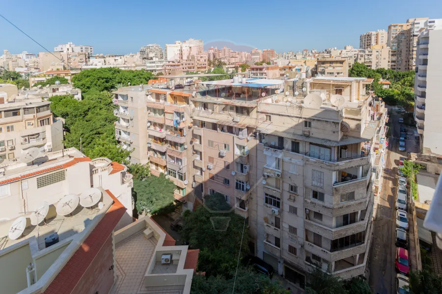 شقة للبيع 275 م كفر عبده (ش سكينة بنت الحسين)