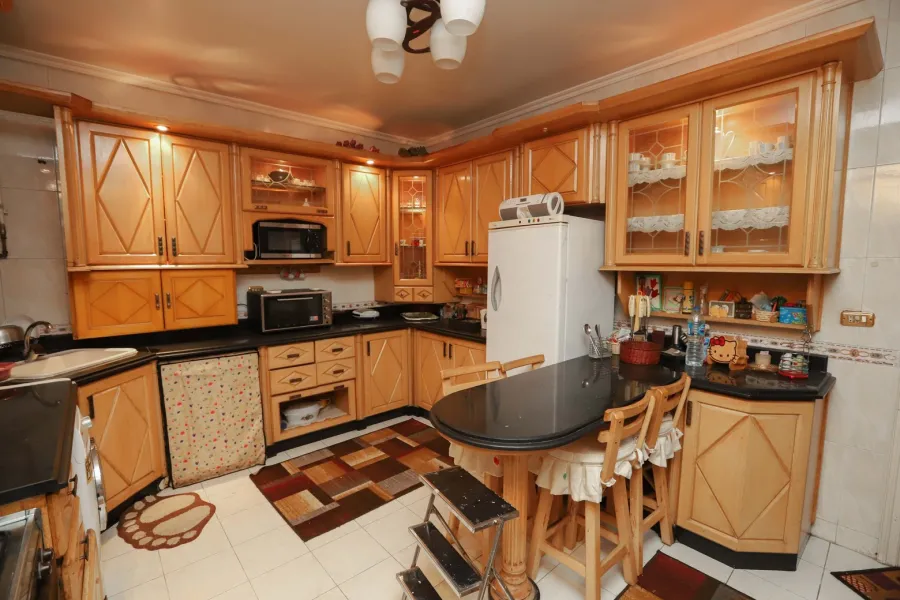 شقة للبيع 250م الإبراهيمية صافى (ش أبو قير الرئيسى)