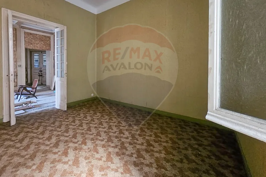 Administrative apartment for rent 250 m Al-Azarita (directly on the tram)