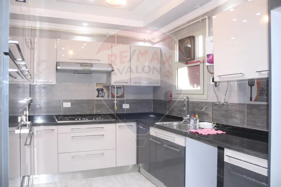 شقة للايجار 204 م الازاريطة (ش شامبليون)