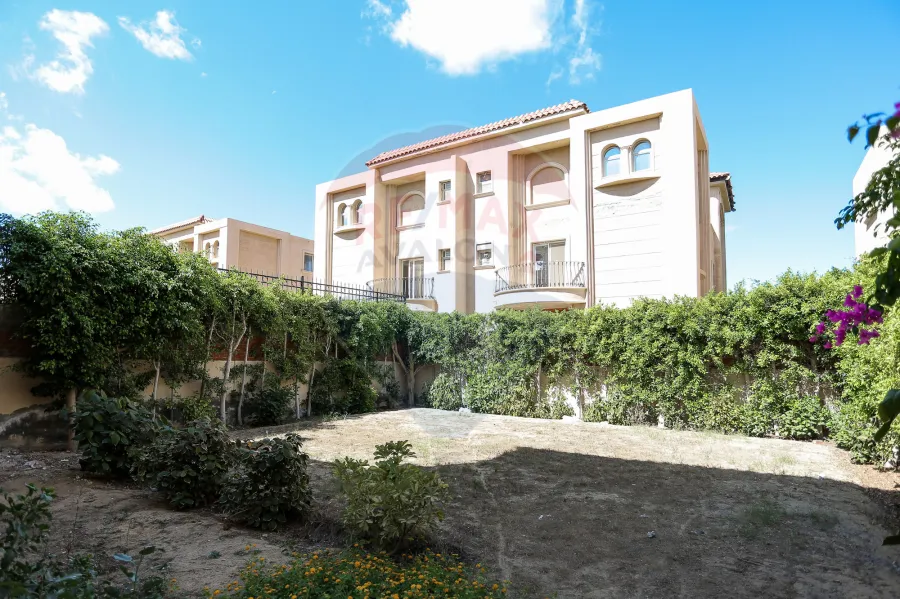 Twin House for sale 500 m King Marriott (Spring House compound)