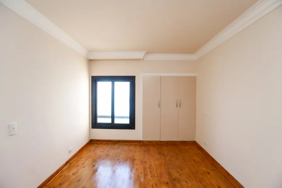 شقة دوبلكس مرخصة للبيع 307م سبورتنج (على البحر مباشرة)ً