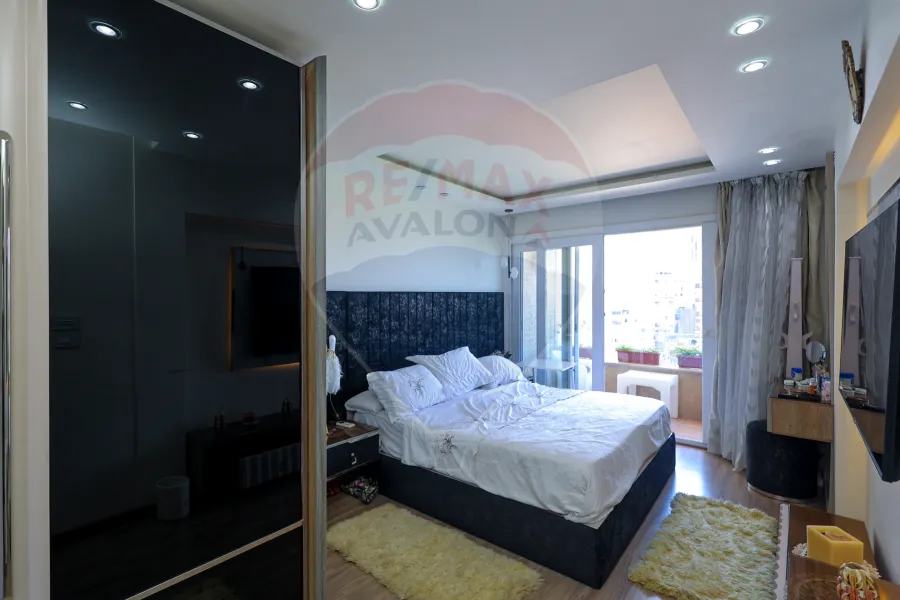 Apartment for rent 150 m Stanly (Directly on the sea)