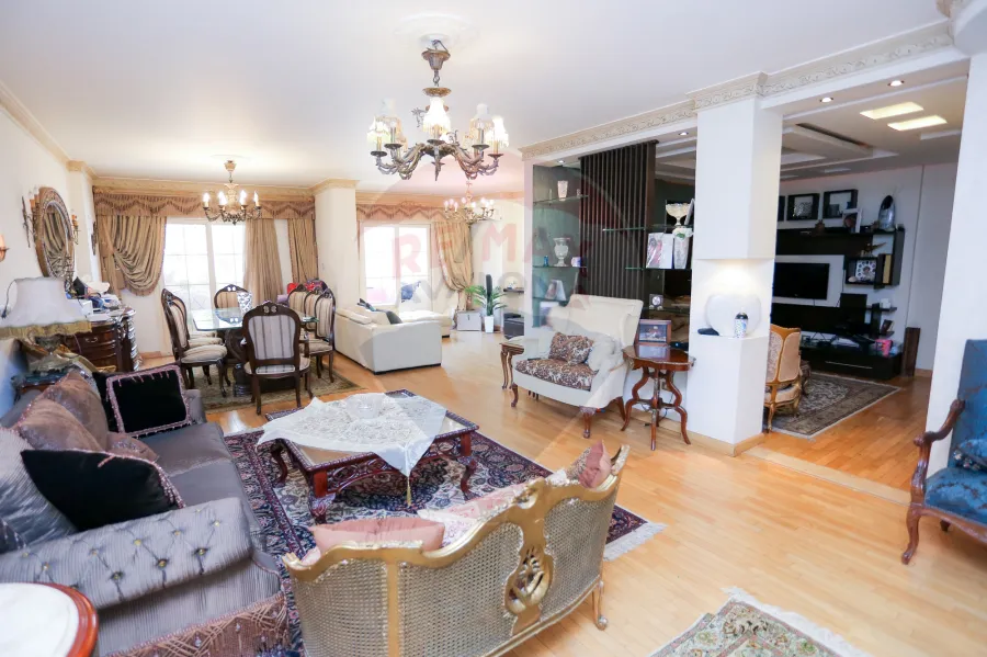 شقة للبيع 205 م سموحة (ميدان فيكتور عمانوئيل مباشرة- عمارة براند)