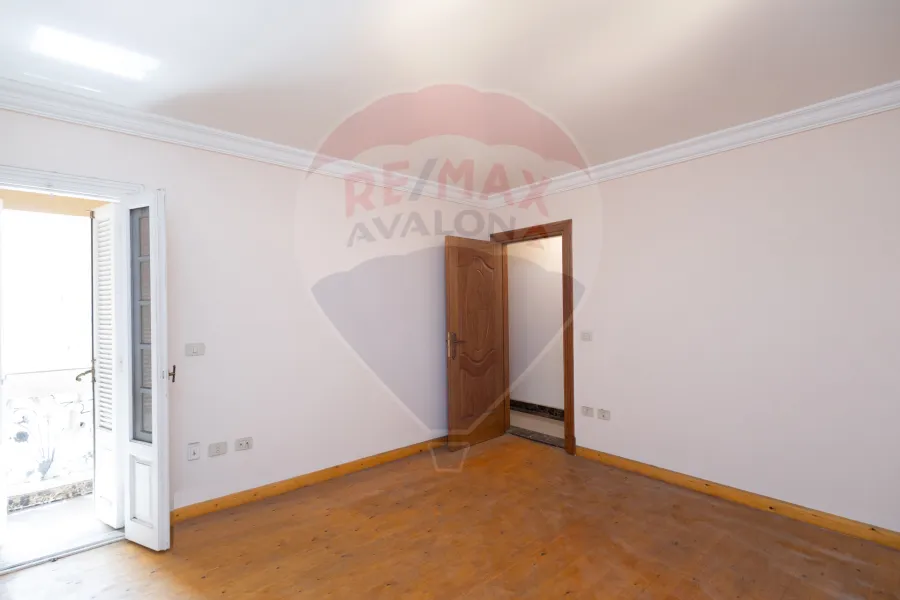 شقة للبيع 190 م جليم (علي الترام مباشرة - عمارة براند)