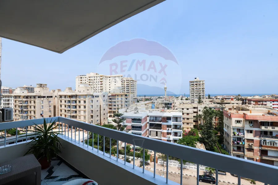 شالية للبيع 135 م  المعمورة الشاطئ (خطوات من البحر)