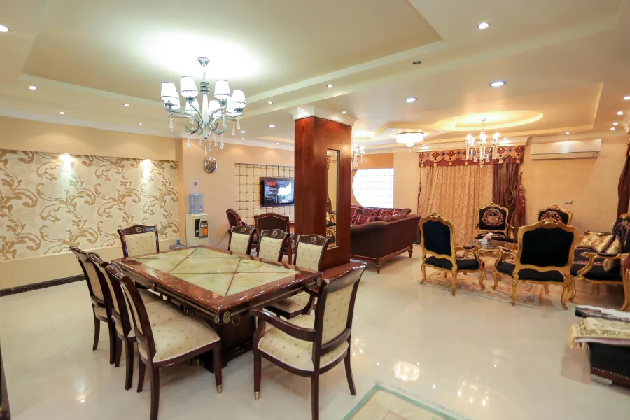 شقة للبيع 235 م الحى اللاتيني ( ش فؤاد رأساً - امام هيئة ميناء الاسكندرية )