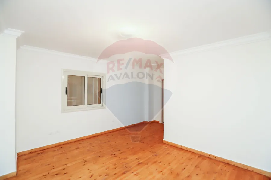 شقة  للإيجار 185 م كفر عبده (شارع سانت جينى)