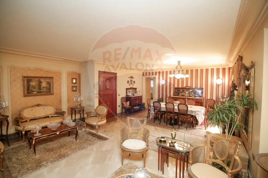 شقة للإيجار 300 م لوران (على البحر مباشرة)