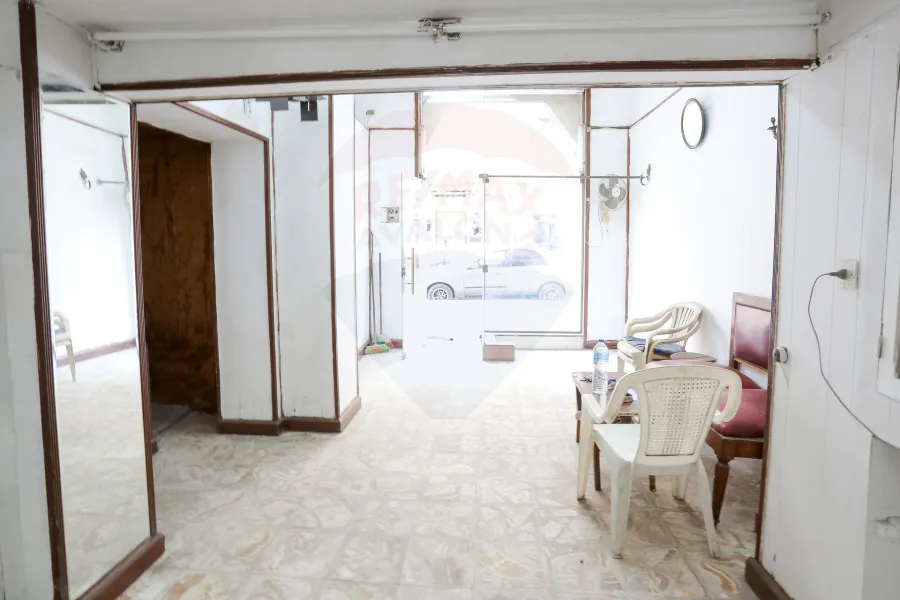 Shop 45 m + Up Floor 25 m for rent Bahri (on the tram - next to Farouk coffee)