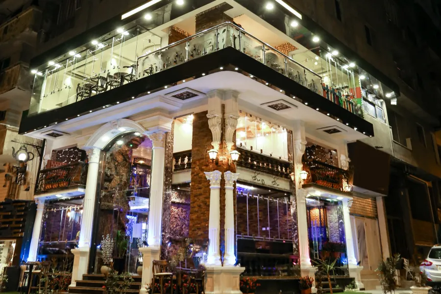 محل و ميزانين للبيع  300 م  السرايا - ( متفرع من طريق الجيش )