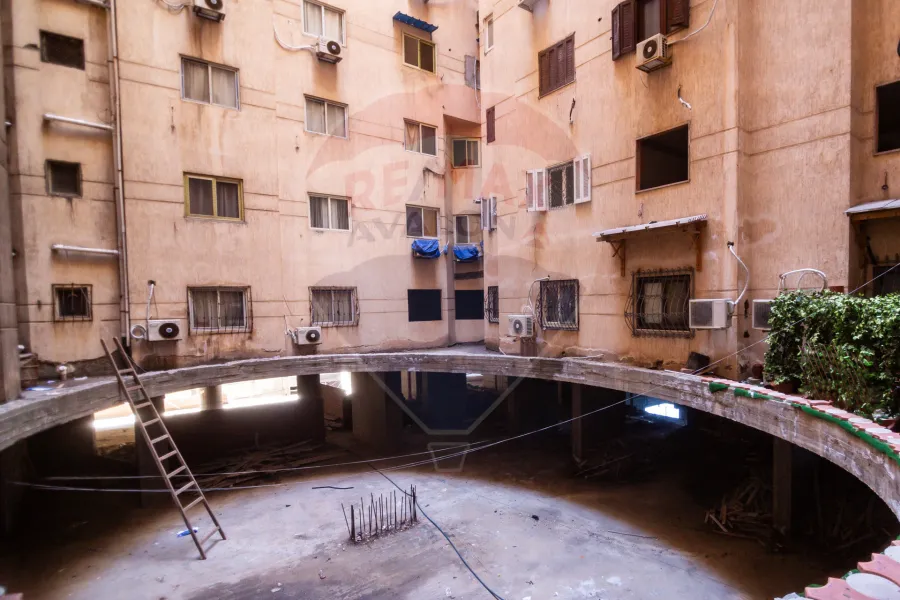 شقة للبيع 125 م كامب شيزار (على البحر مباشرة - عمارة براند)