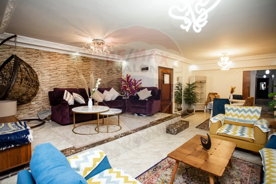 Apartment for sale 165 m Gleem (steps from the sea)