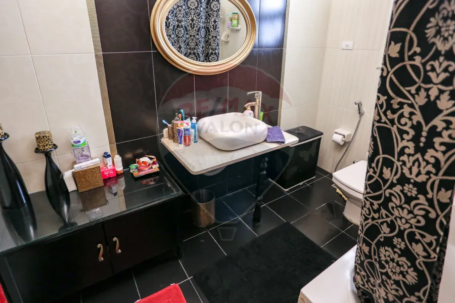 Apartment For Sale 219 m Smouha (50's St)