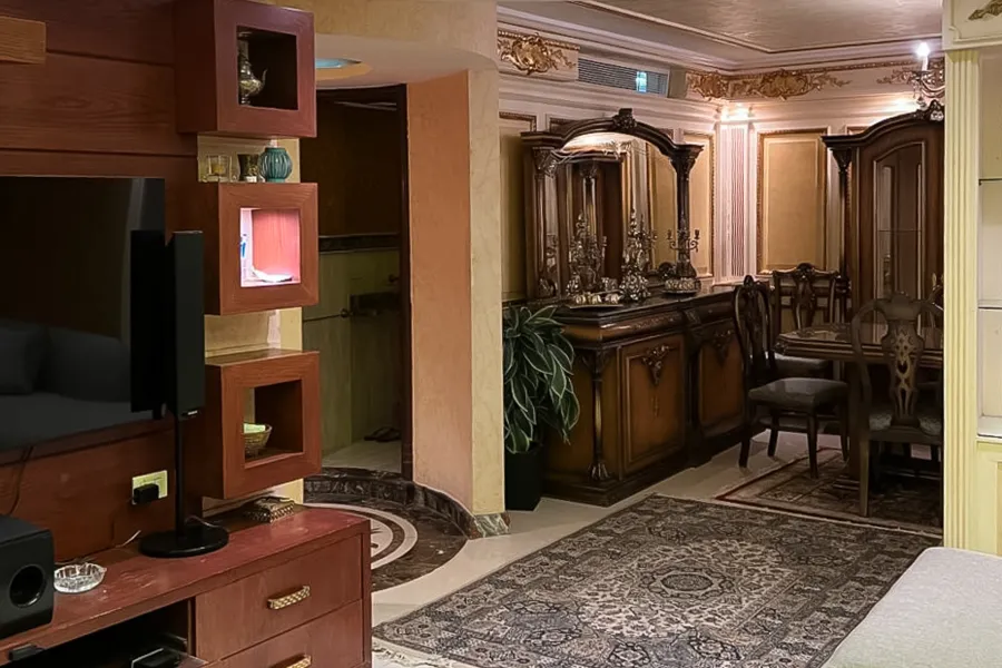 شقة للبيع 250 م سموحة (توت عنخ امون - ابراج كيروسيز)