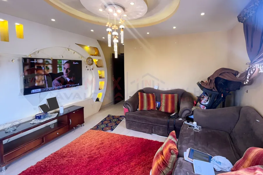 شقة للبيع 150 م صافي  كامب شيزار (ش عبد المنعم سند)